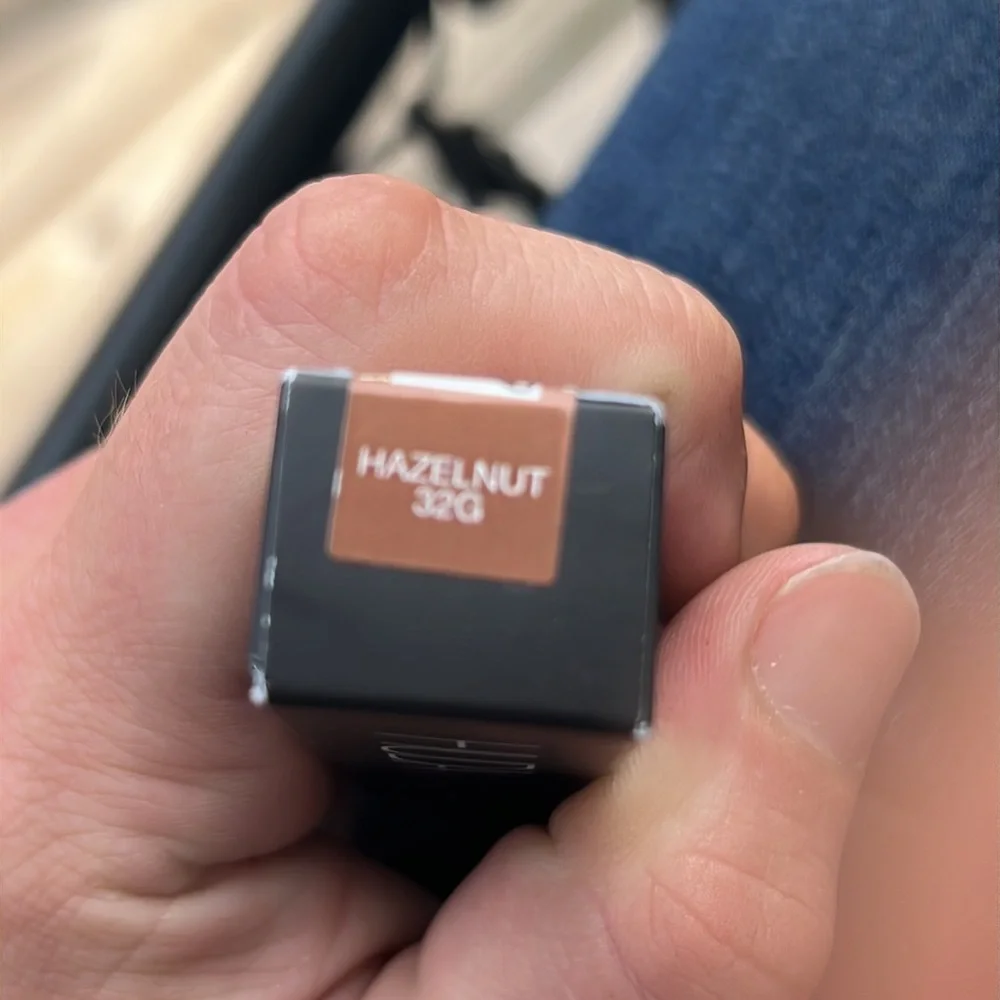 ♣️🌛Huda Beauty Hazelnut Overachiever Concealer - Picture 7 of 8